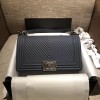 샤넬 보이 미듐 V패턴 플랩백 A67086 다크그레이 은장